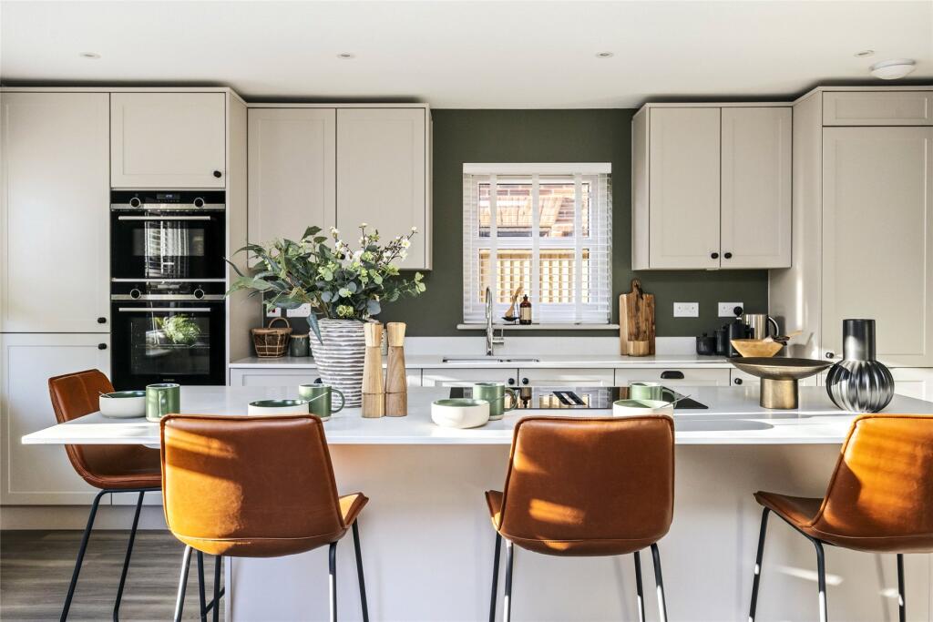 House in Waverley, Chiddingfold - More