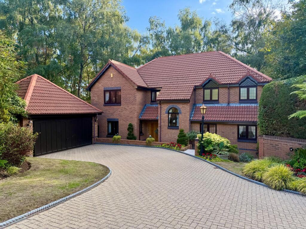 Main image of property: Alder Close, Newton Abbot, TQ12