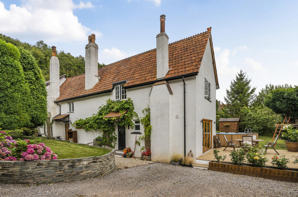 Main image of property: Combeinteignhead, Devon