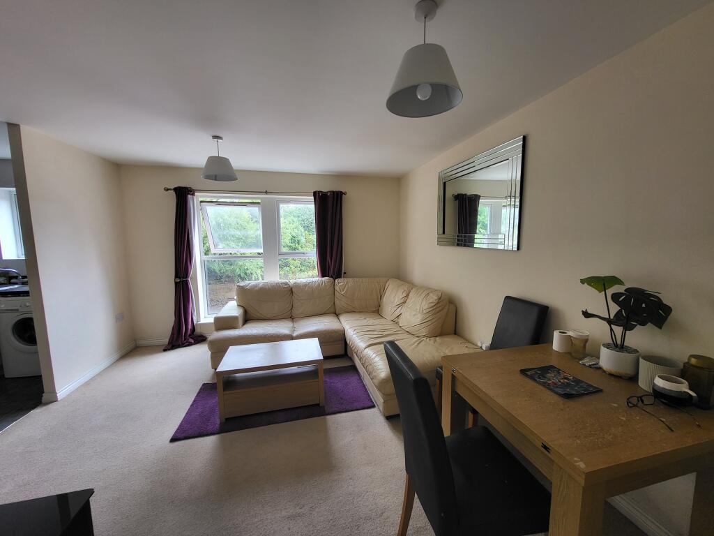 Apartment in Swindon, Okus, South Swindon - View 5