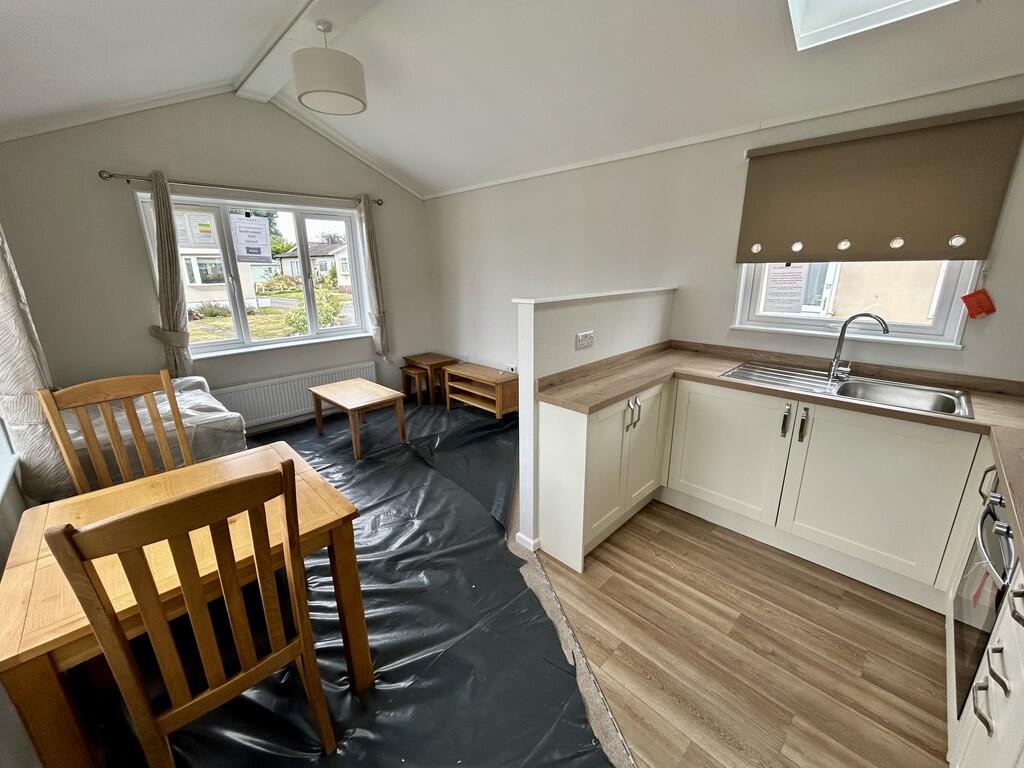 Longcroft Drive, Waltham Cross photo 2
