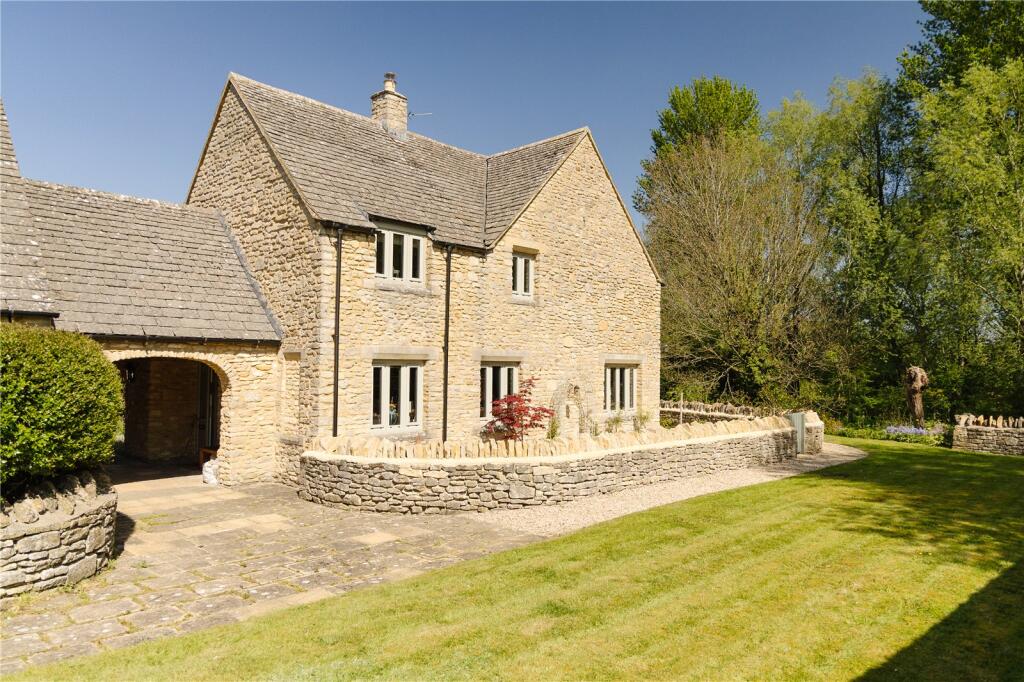 Main image of property: Chapmans Piece, Burford, Oxfordshire, OX18