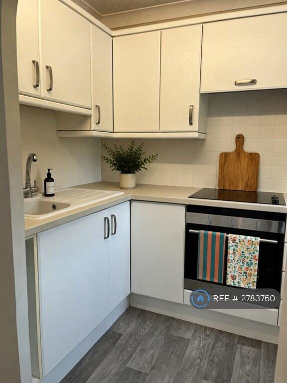 Apartment in Guildford - View 5