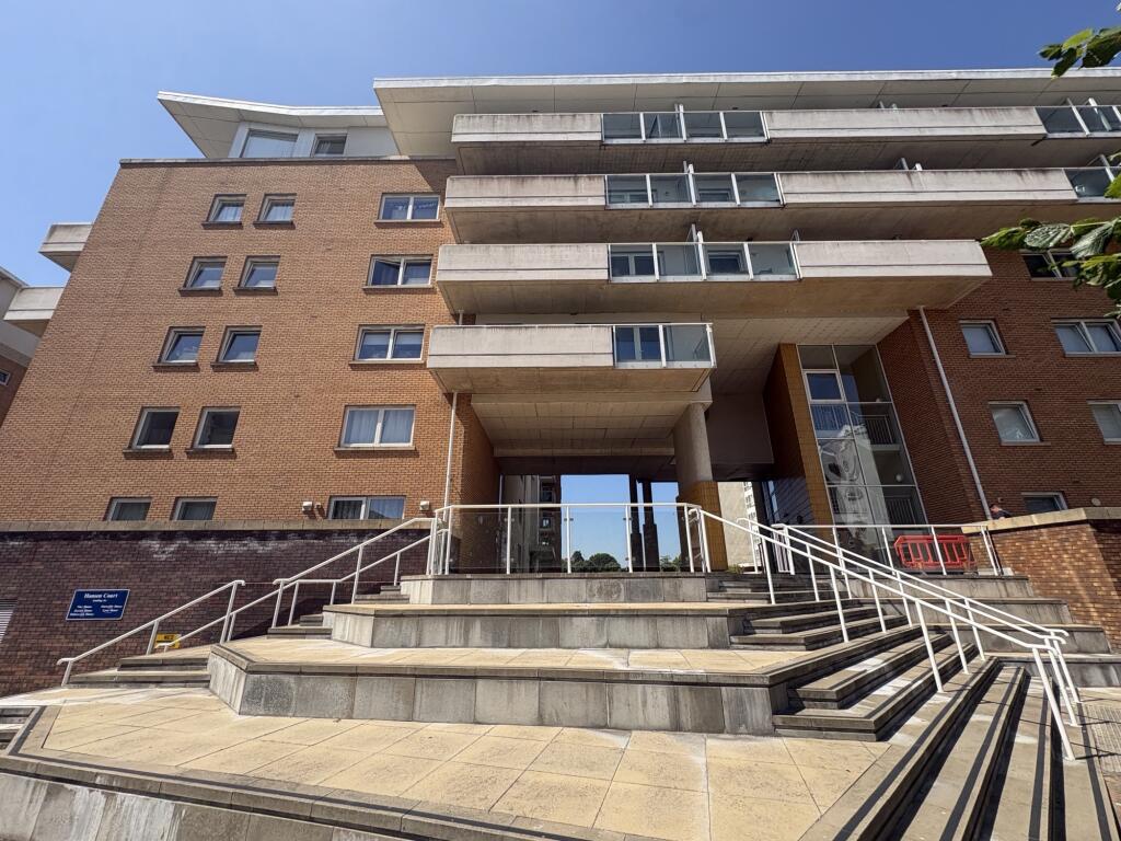 Apartment in Cardiff - View 2