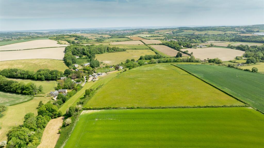 18.33 ACRES, OUTBUILDINGS AND SAND SCHOOL - Newbarn Lane, Gatcombe - View 5