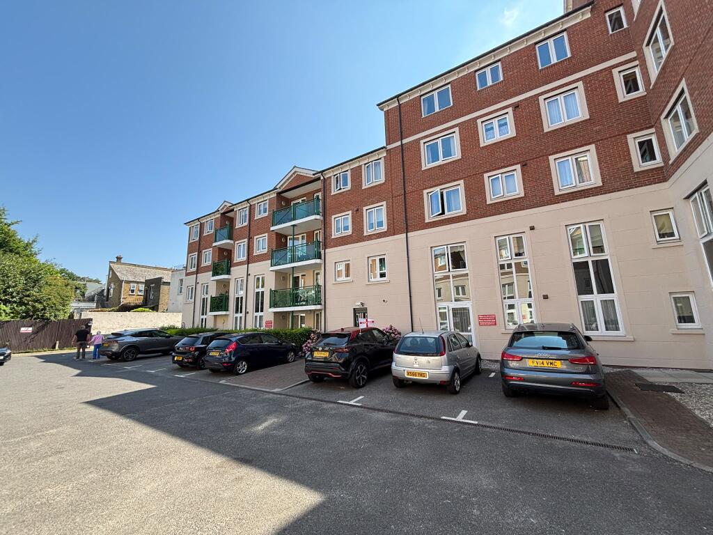 Main image of property: Flat 20, Montague Court, Hamlet Court Road, Westcliff-On-Sea, Essex SS0 7EX