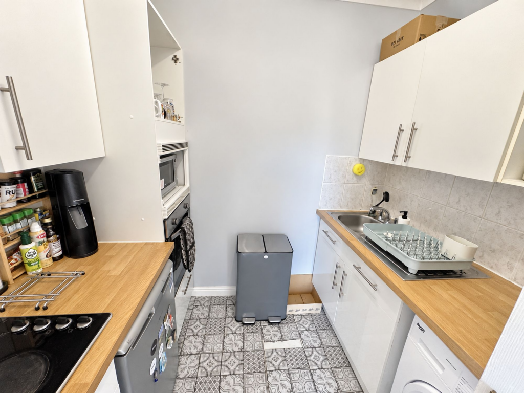 Apartment in Newcastle upon Tyne - View 5