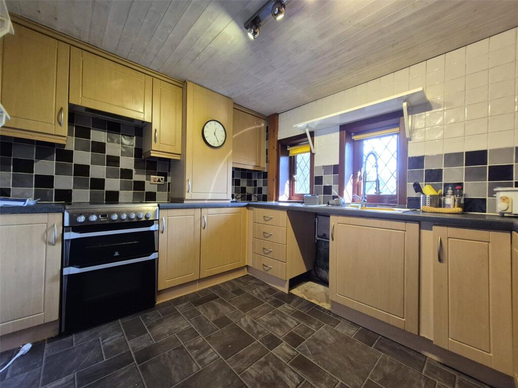 House in Oldham - View 4