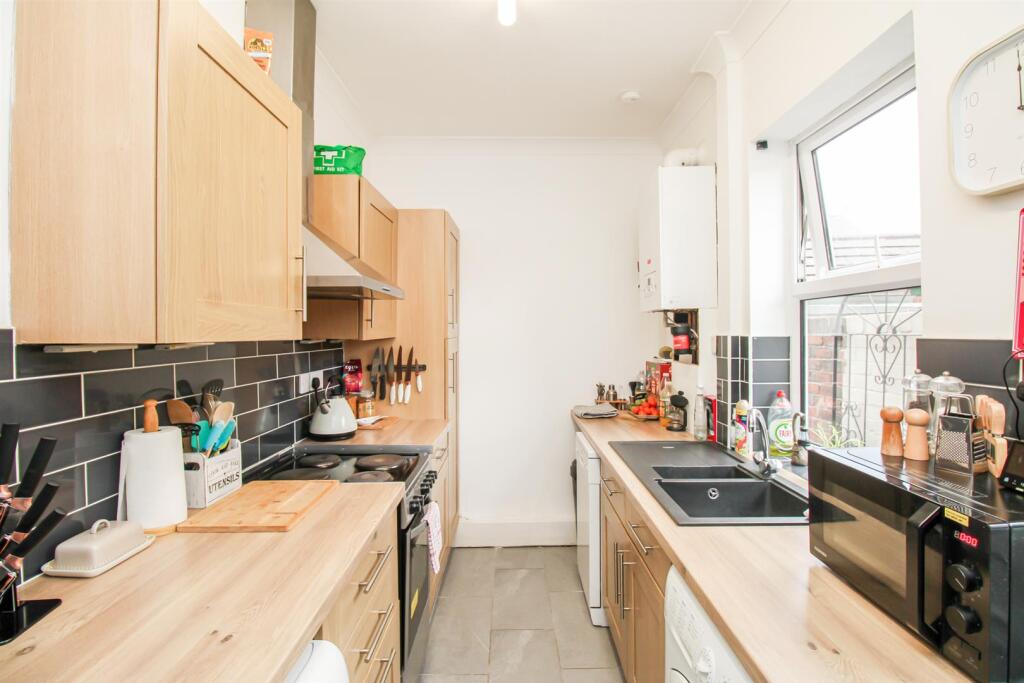 House in Wakefield - View 3
