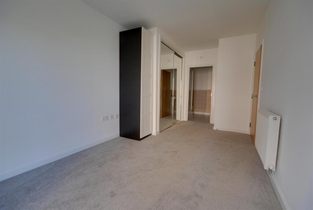 Apartment in Watford - View 5