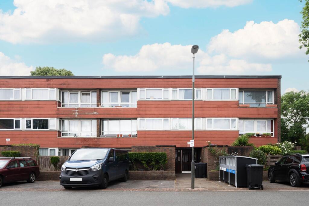 Main image of property: Farnham Gardens, London