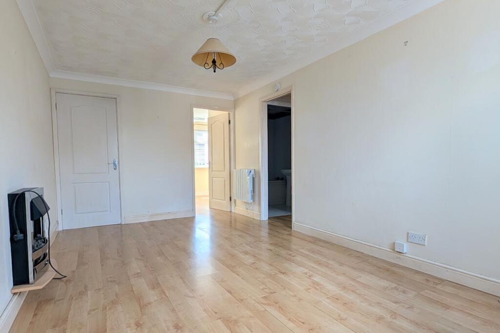 Sea Crest Road, Lee On The Solent photo 2