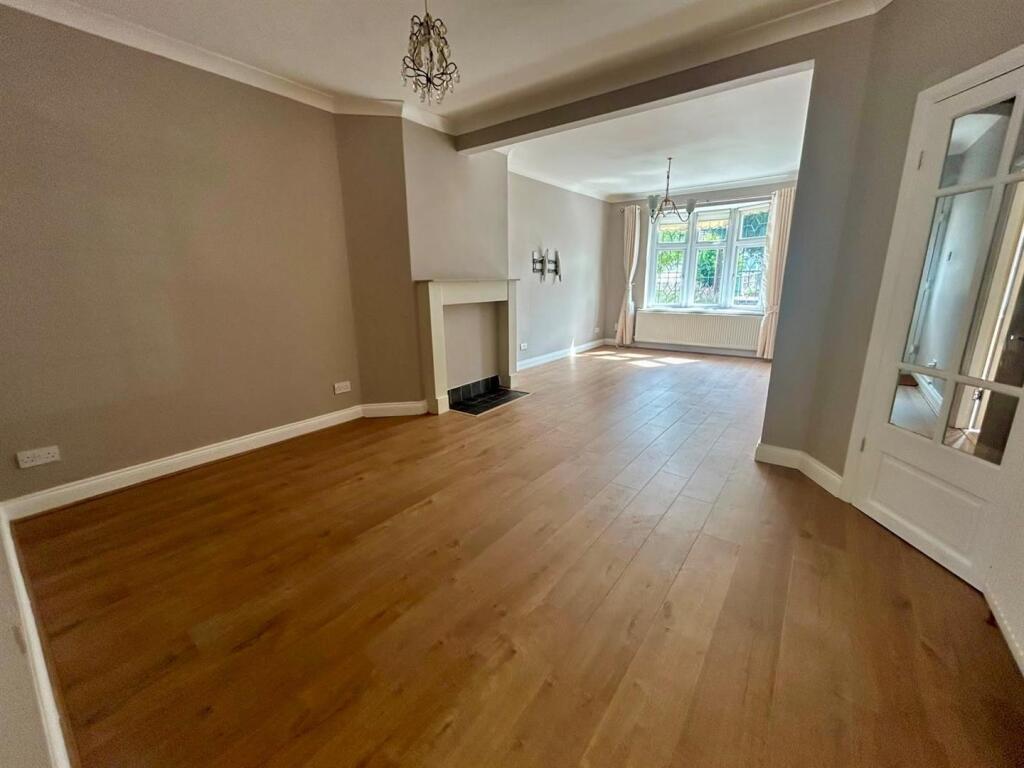 House in London, Upminster Bridge, Upminster - View 5
