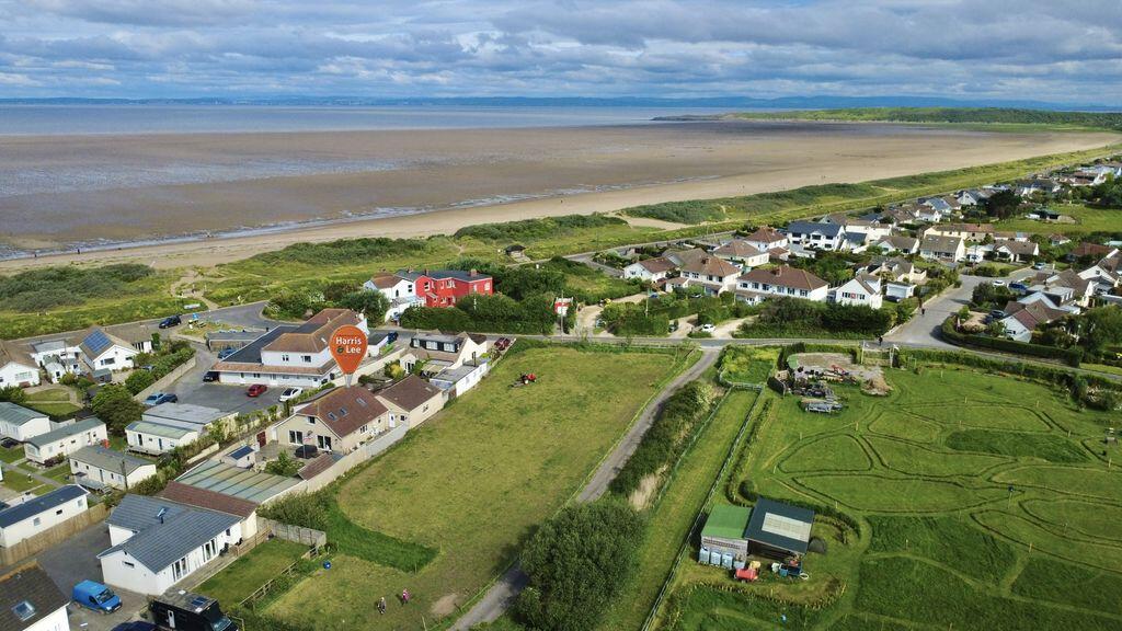 House in Weston-super-Mare, Sand Bay, Kewstoke - View 2
