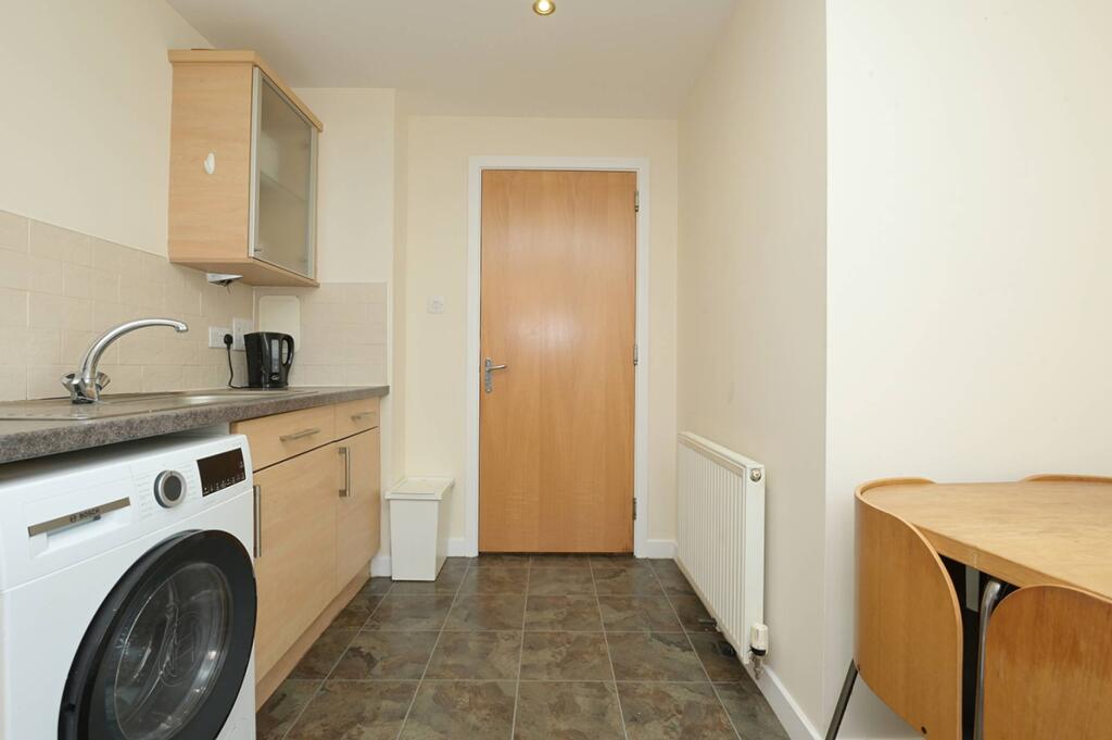 Apartment in Edinburgh, Leith Central - View 5