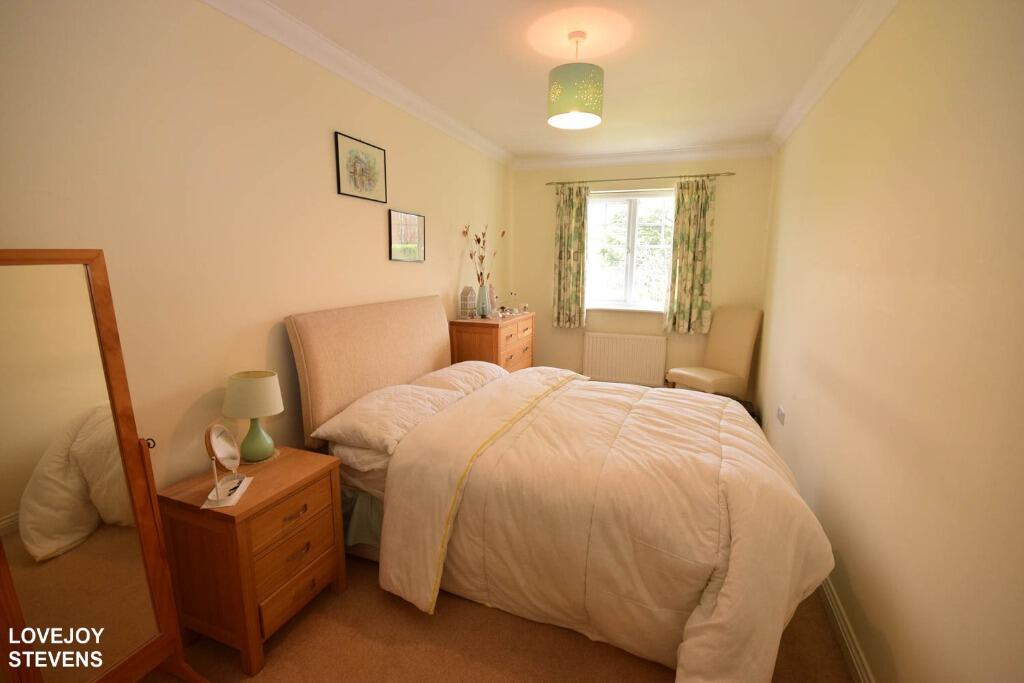 Grove Court, Newbury, RG14 photo 4