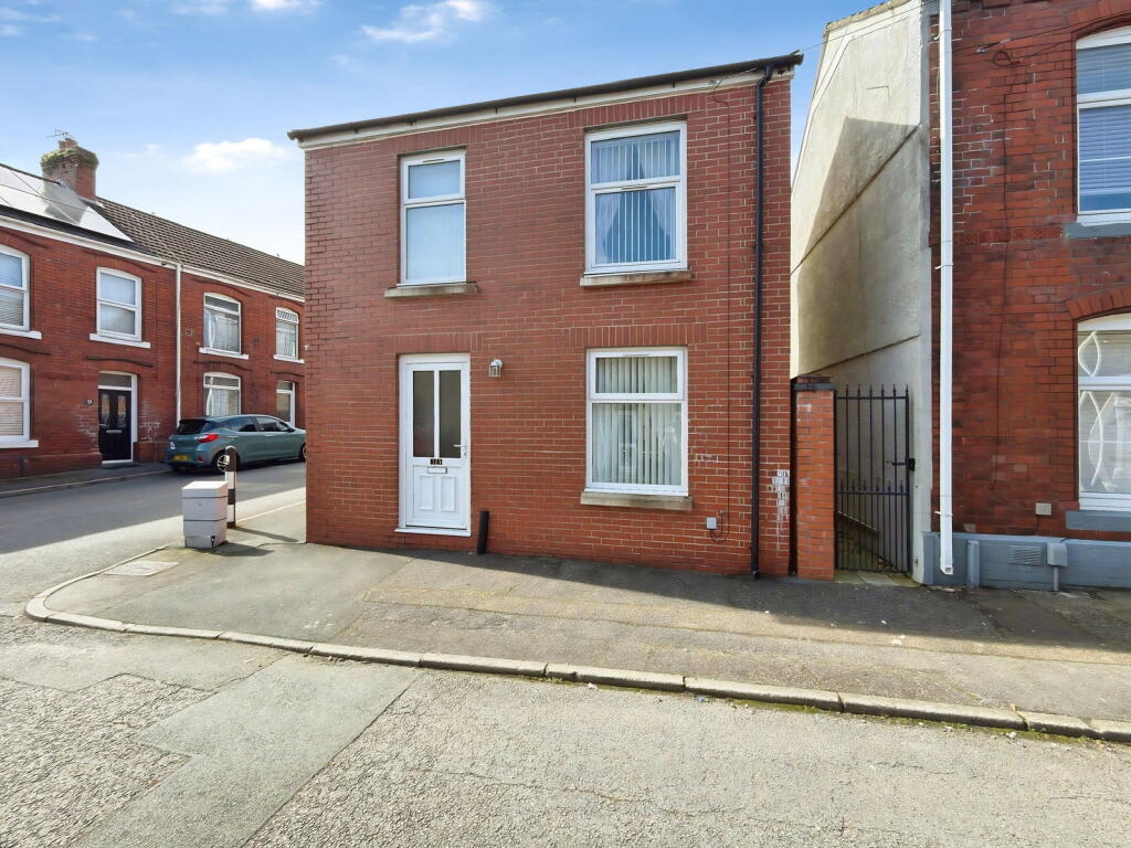 2-bed detached on Green Street, Morriston, Swansea, £160,000