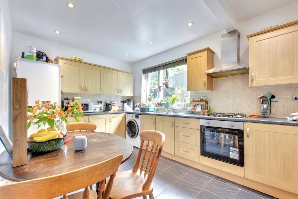 House in Nottingham, Sherwood - View 2