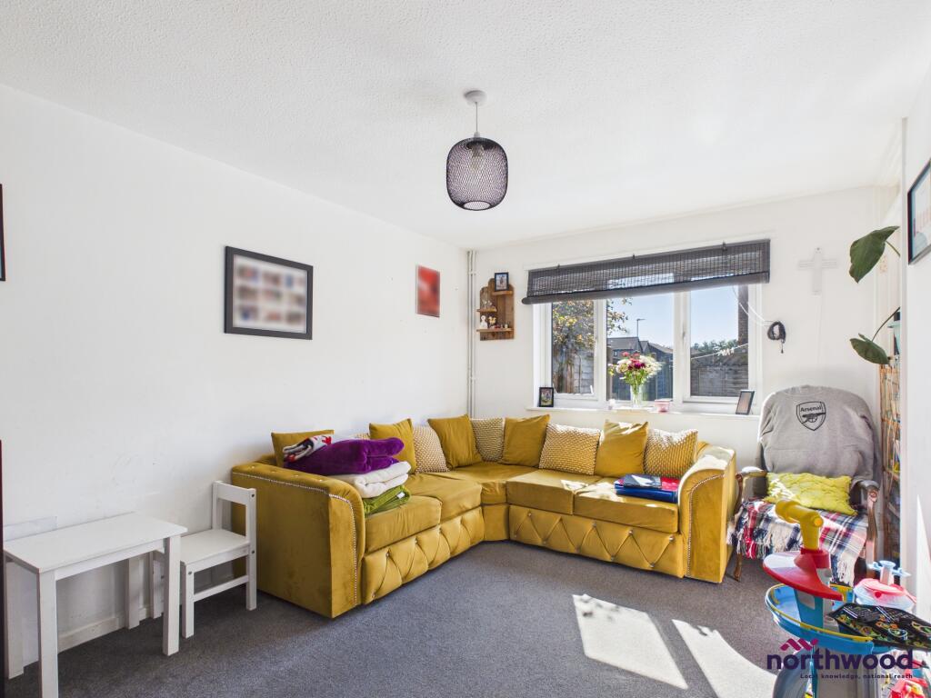 Carisbrooke Close, Langney, Eastbourne, BN23 photo 2