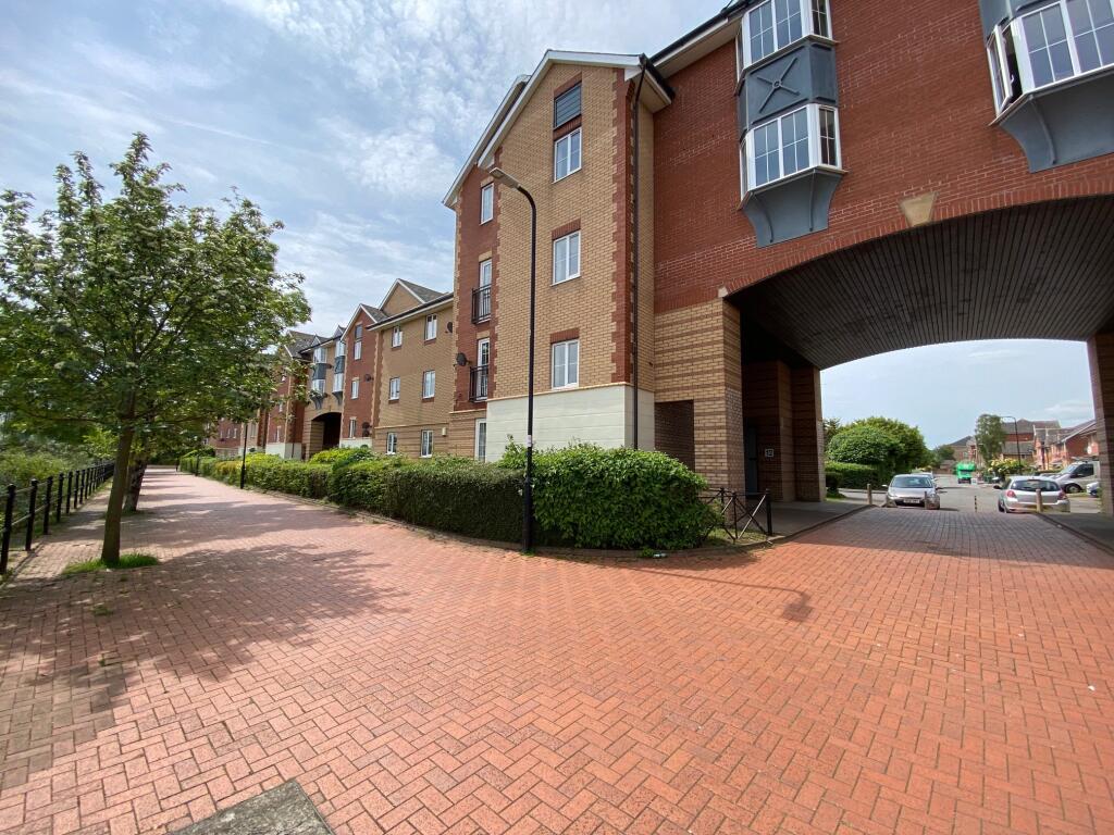 Apartment in Cardiff, Grangetown - View 2