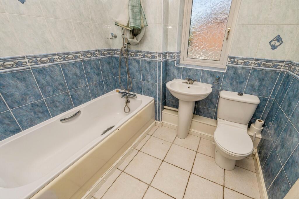 Stratford Gardens, Bromsgrove photo 4