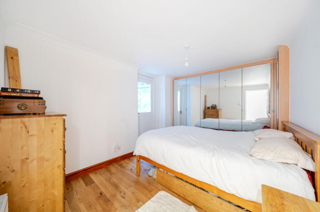 Apartment in London - More