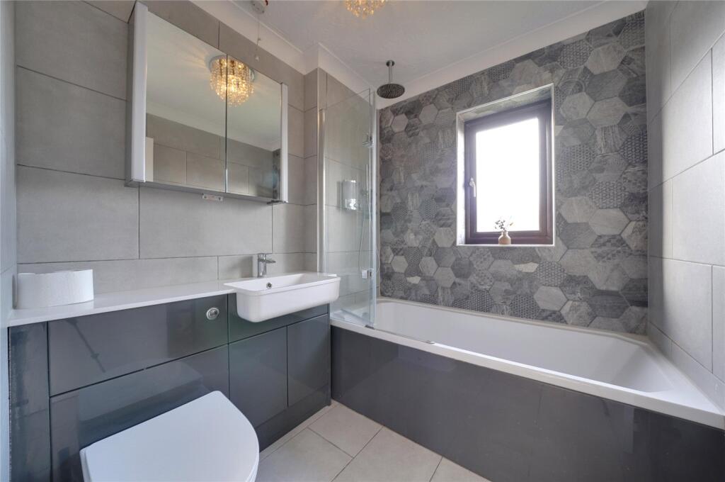Charles Melrose Close, Mildenhall, Suffolk, IP28 photo 4
