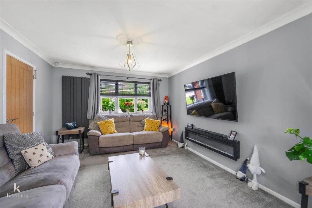 House in Hyndburn, Hillock Vale - More