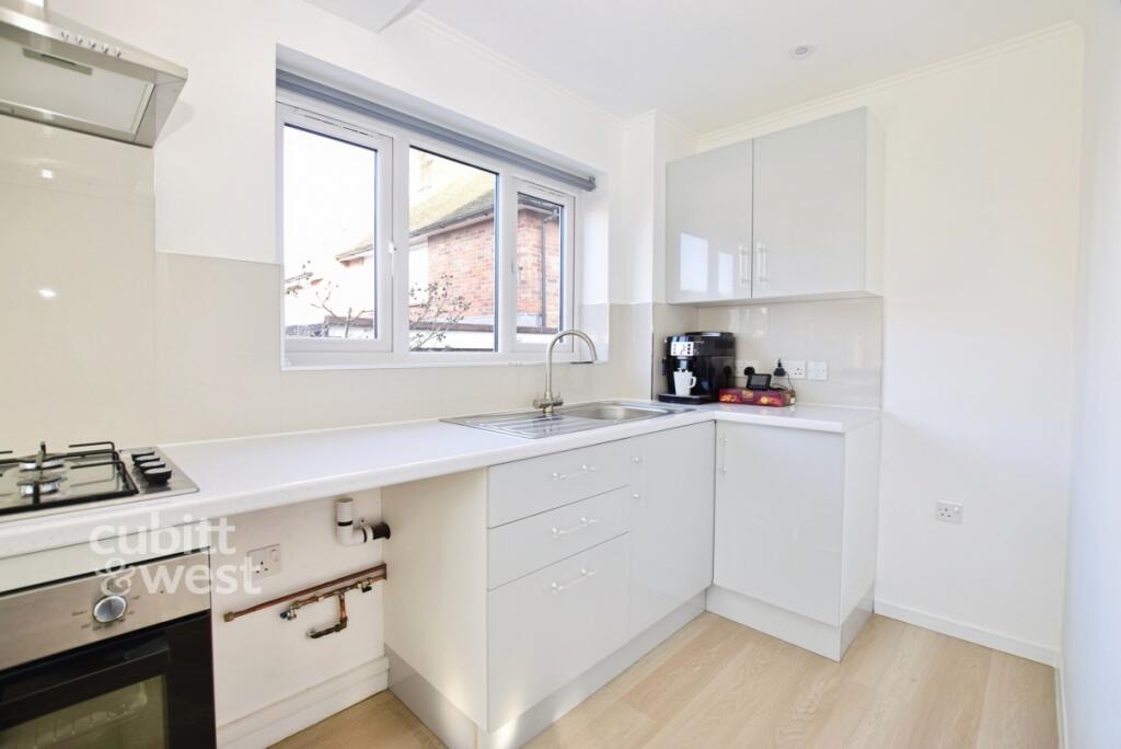 House in Redhill - View 4