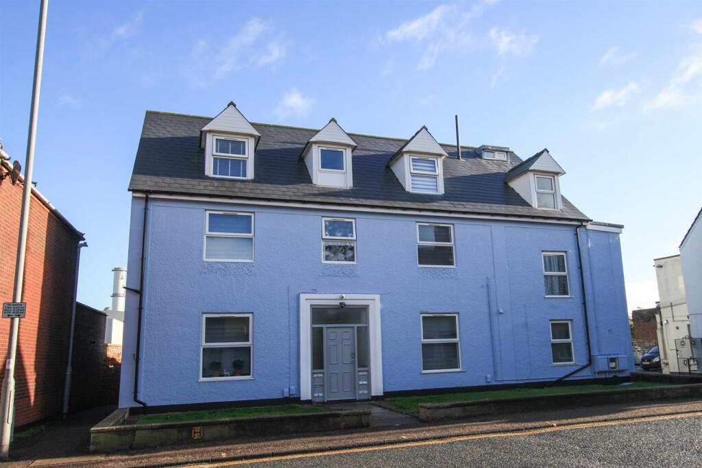 Main image of property: High Street, Gorleston