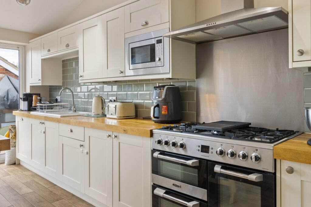 House in Doncaster, North Lincolnshire - More