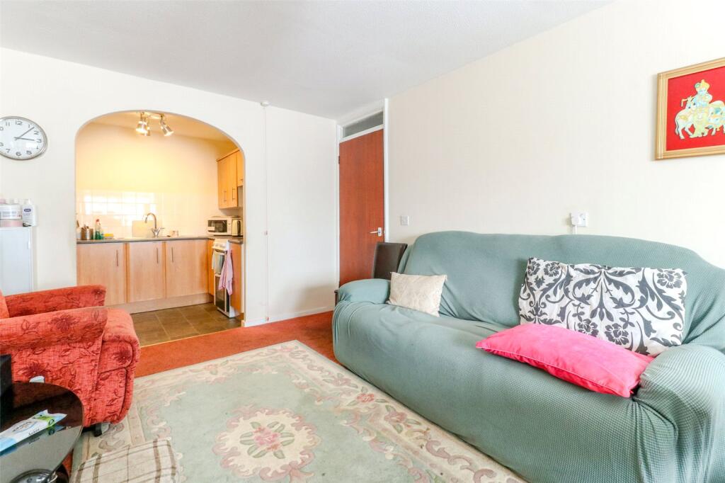 Oakdene House, 4 Bycullah Road, Enfield, EN2 photo 2
