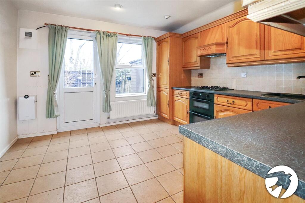 Waterfield Close, London, SE28 photo 3