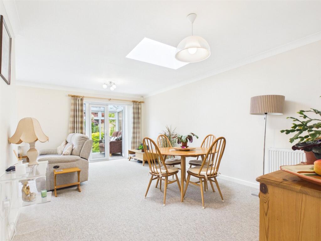 Oakleigh Way, Highcliffe, Christchurch, Dorset, BH23 photo 2