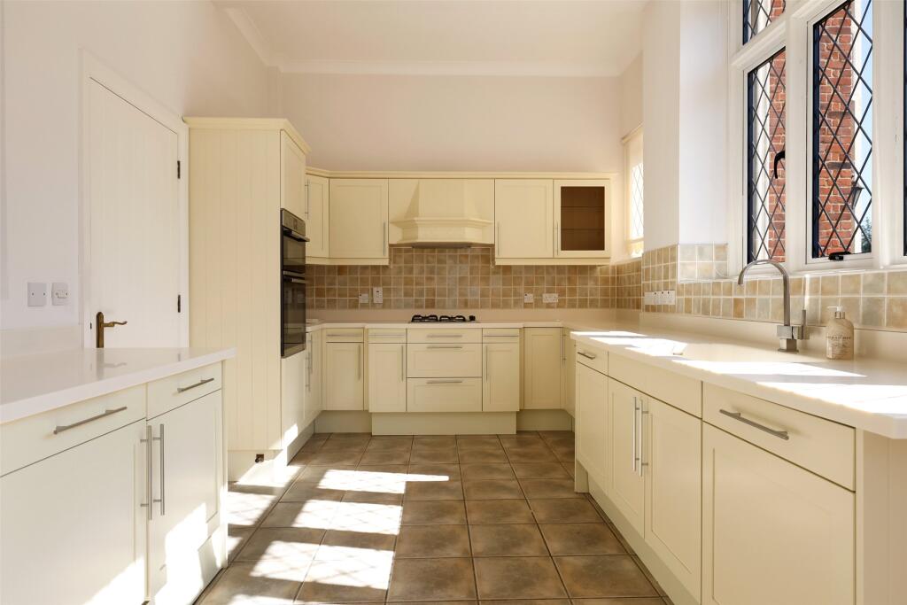 Apartment in Redhill - View 5