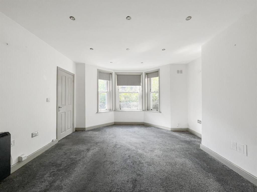 Apartment in Tonbridge - View 2