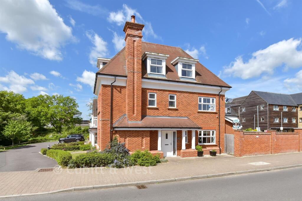 Main image of property: The Boulevard, Horsham, West Sussex