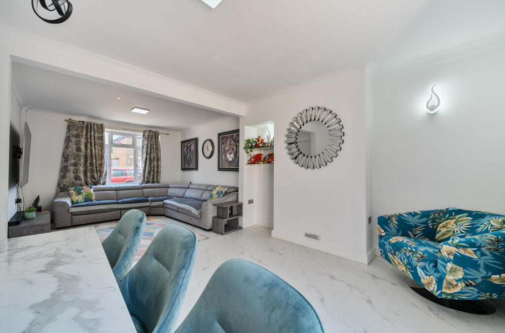 Blighmont Crescent, Freemantle, Southampton, Hampshire, SO15 photo 3