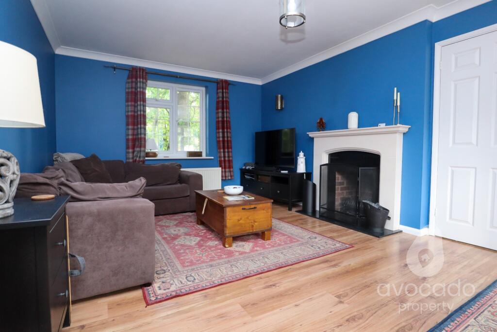 House in Surrey Heath, Surrey - View 4