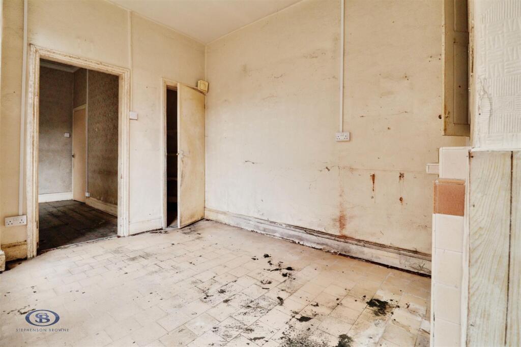 House in Stoke-on-Trent - More