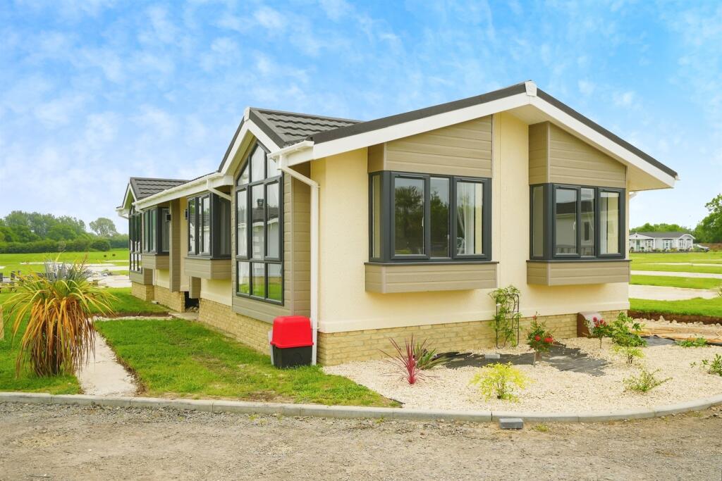 Main image of property: Heathfield, Bletchingdon, Kidlington