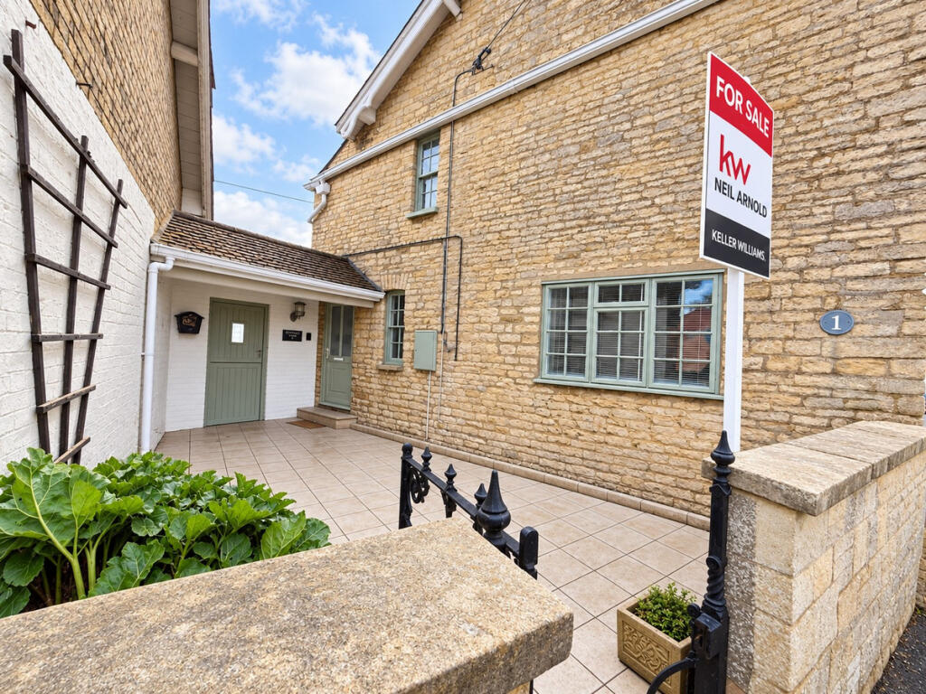 House in Lincoln - View 2