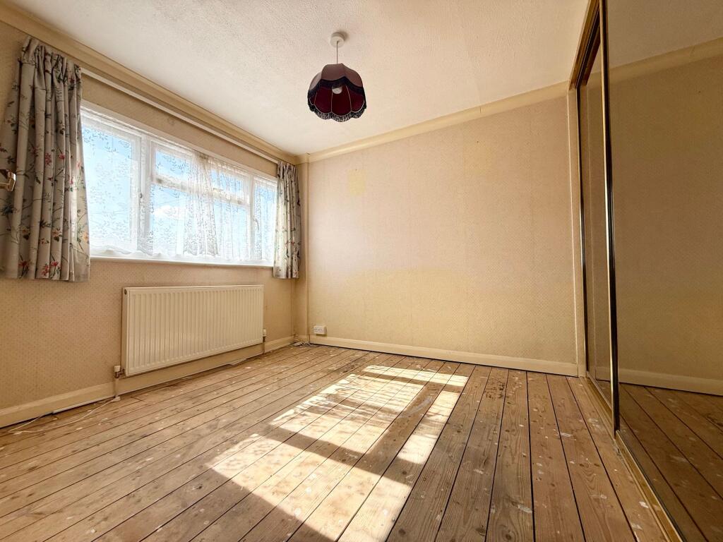 House in Toddington, Central Bedfordshire - More