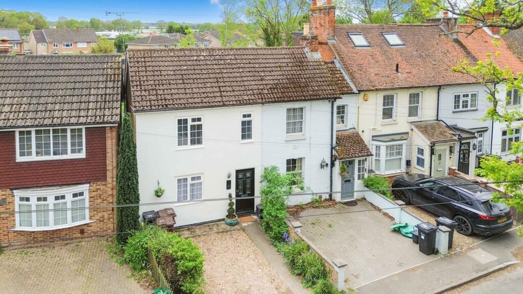 3-bed semi-detached on Waterloo Road, Wokingham, £575,000