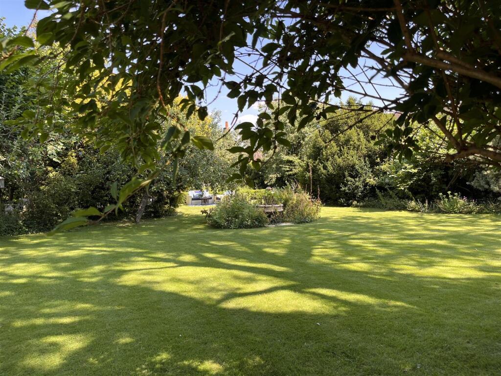 Roydon Green, High Street, Roydon photo 2