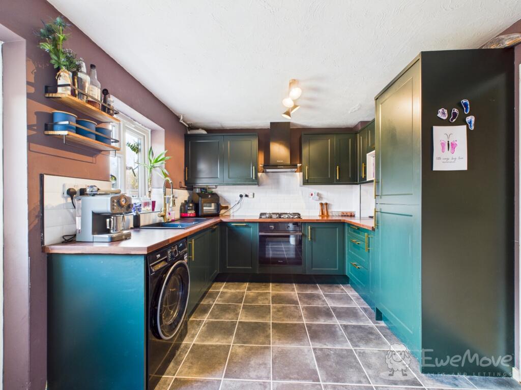Buttermere Close, Bordon, Hampshire, GU35 photo 4
