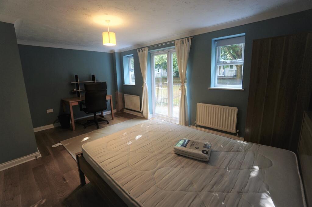 5 bedroom terraced house for rent
