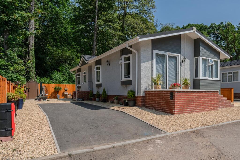 Main image of property: Woodland Park, Pontypool