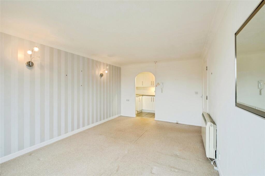 Apartment in Poole - View 3