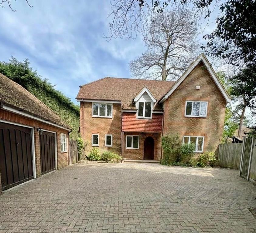 Main image of property: The Riding, Woking, GU21